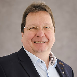 Herr Röder ist geschäftsführender Gesellschafter der DBZWK