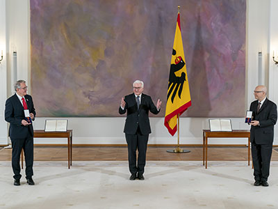 Bild Bundesverdienstkreuz für Pater Mertes