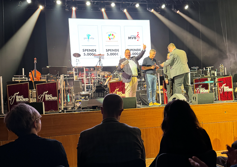 Bild Big Band der Bundeswehr liefert mitreißende Musik- und Bühnenperformance